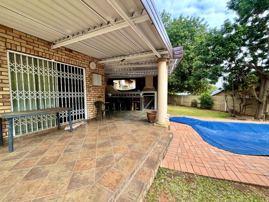 4 Bedroom Property for Sale in Safari Gardens North West